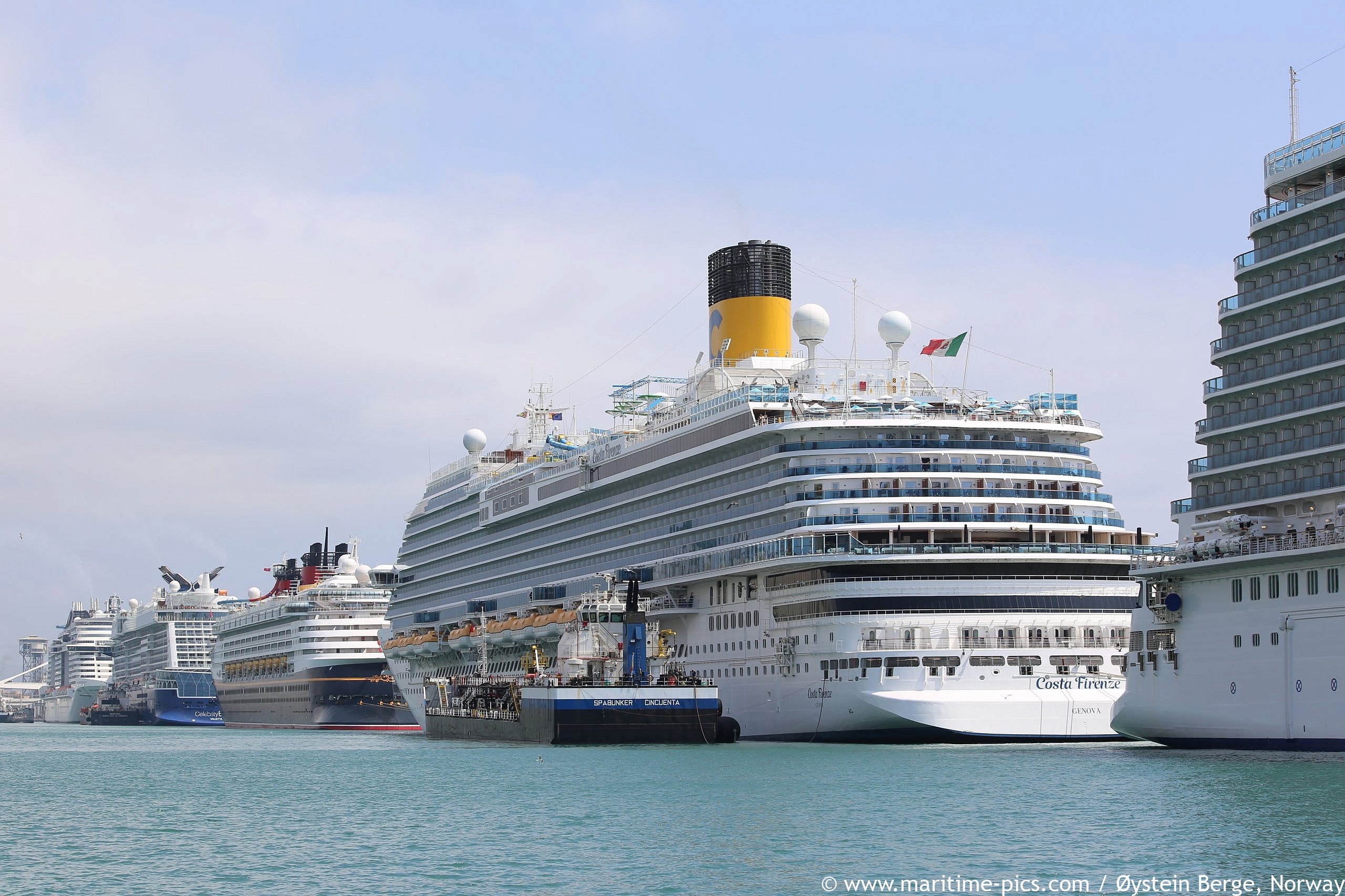 THE CRUISE PORT IN BARCELONA / SPAIN, 23 JULY 2022 - Maritime-Pics